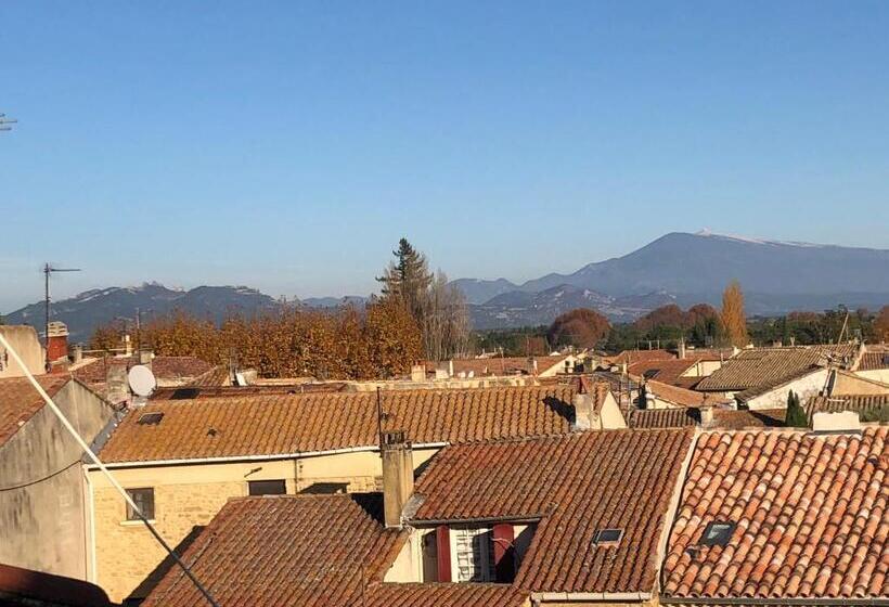بنسيون Entre Vignes Et Dentelles