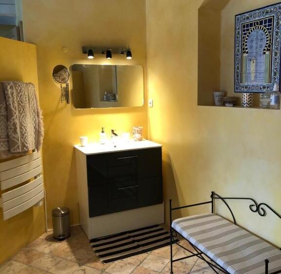 פנסיון Entre Vignes Et Dentelles