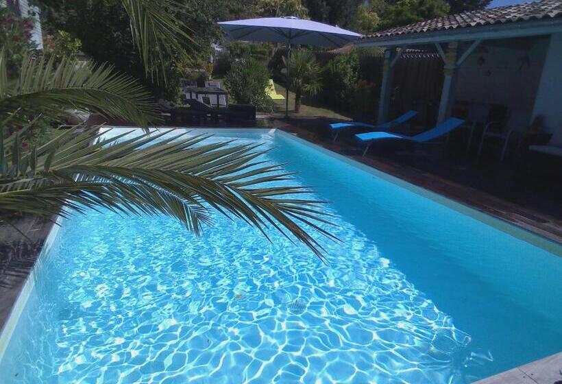 펜션 Les Arums De Fondeminjean