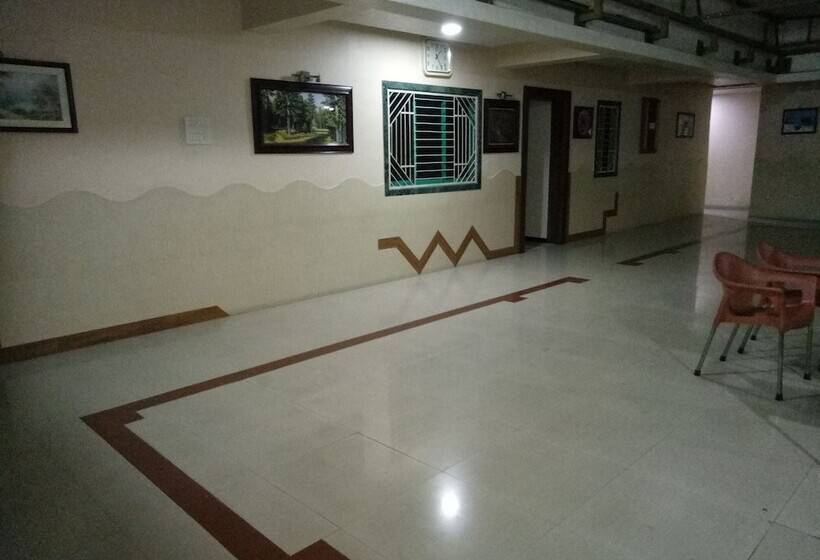 Royal Guest House   Hostel