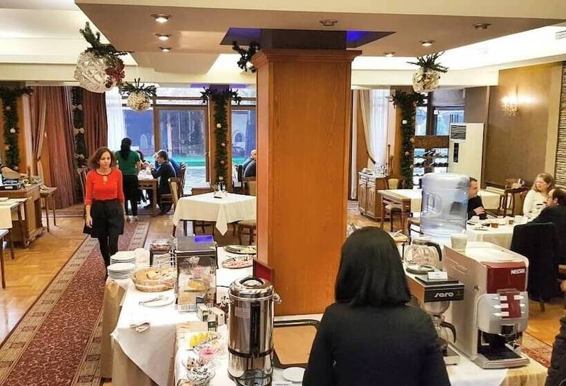 ホテル National Palace