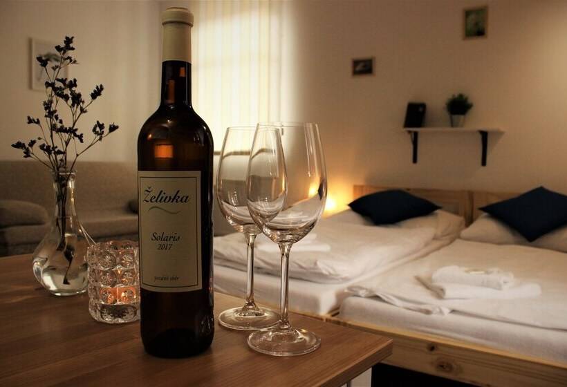 فندق Penzion A Restaurace U řeky