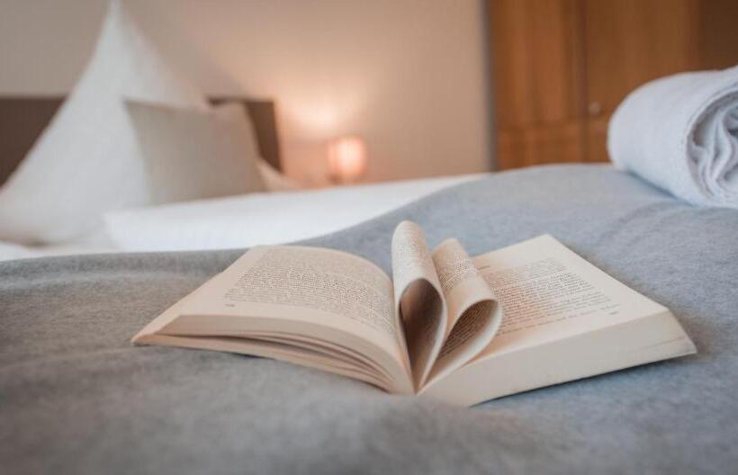 ペンション Weingut Erich Serwazi