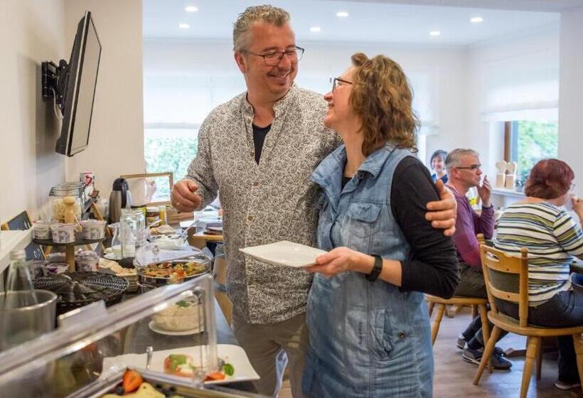 ペンション Weingut Erich Serwazi