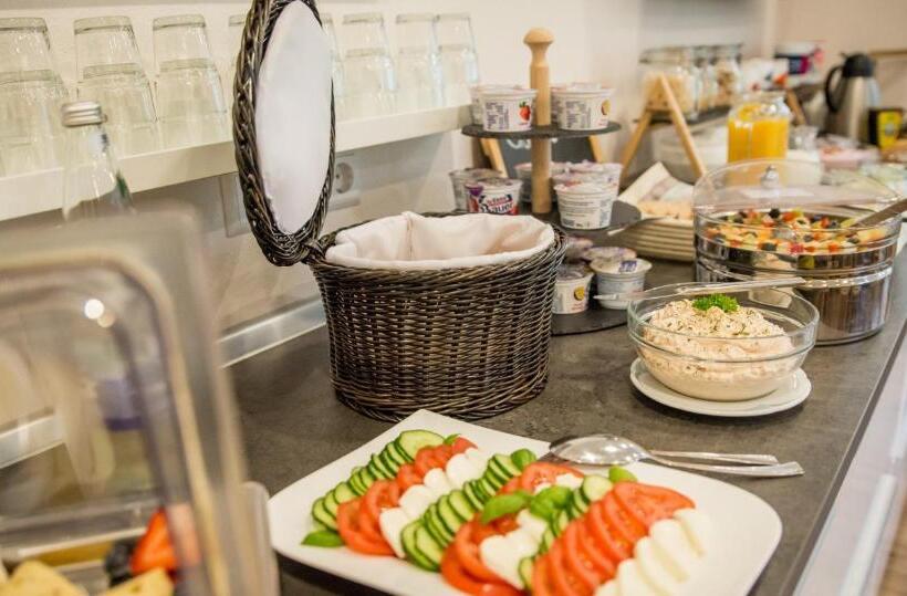 ペンション Weingut Erich Serwazi