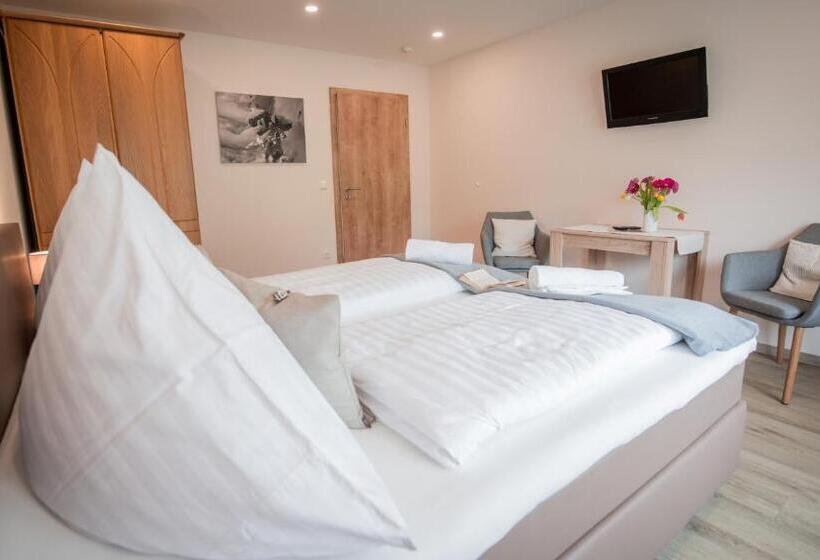 ペンション Weingut Erich Serwazi