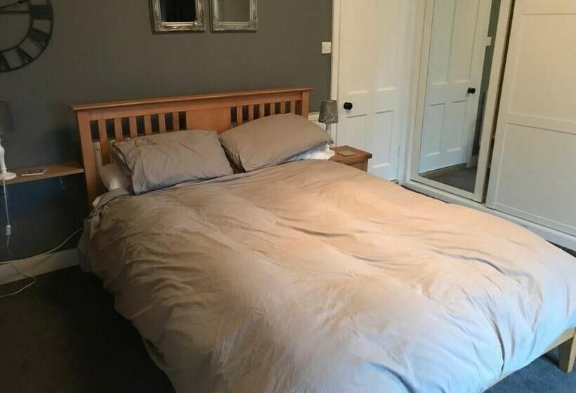 The Old Manse B&b
