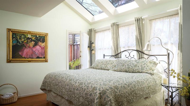 مبيت وإفطار Cabernet House, An Old World Inn