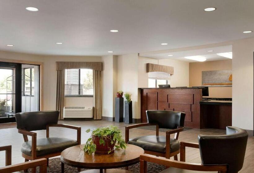 فندق Baymont By Wyndham Wellington