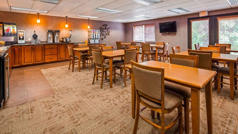هتل Best Western Plus Concord Inn
