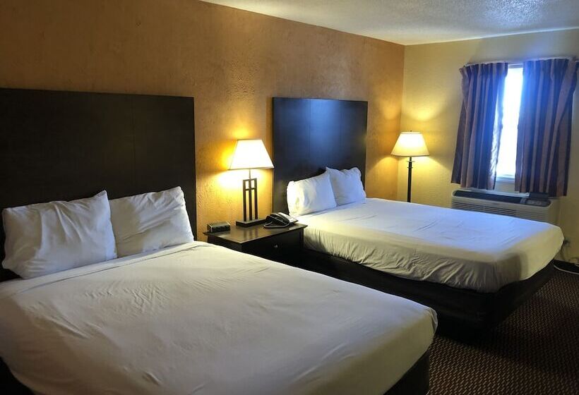 هتل Nendels Inn & Suites Dodge City Airport