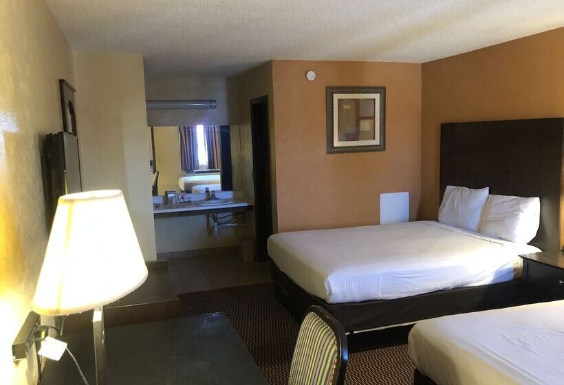 هتل Nendels Inn & Suites Dodge City Airport