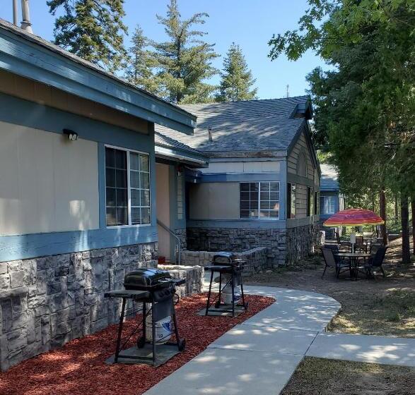 בית מלון כפרי North Bay At Lake Arrowhead