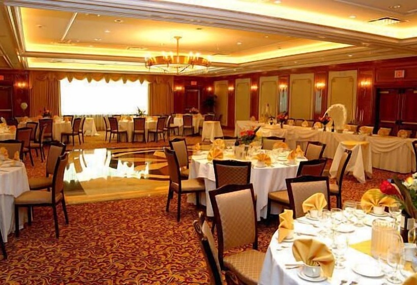 בית מלון כפרי Norwalk Inn & Conference Center