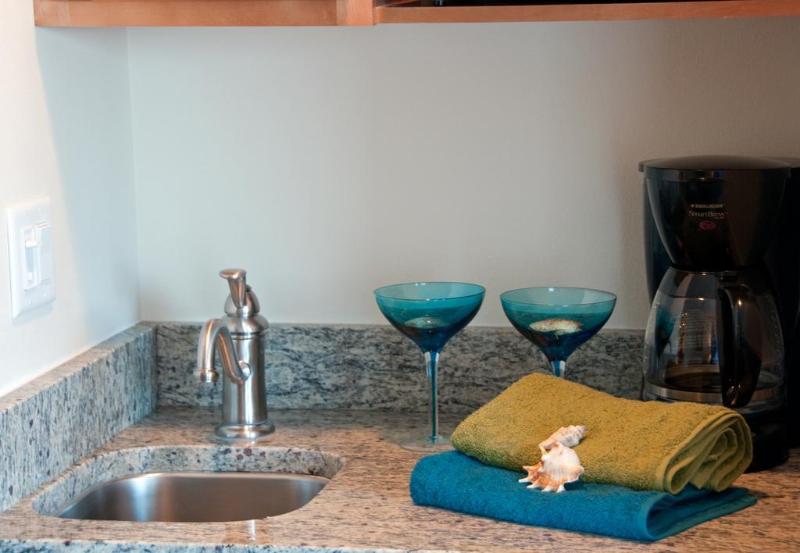 هتل Ocean Club On Smuggler's Beach