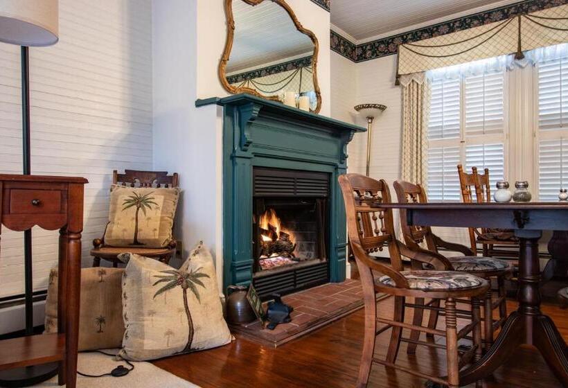 酒店 The Oaks Victorian Inn