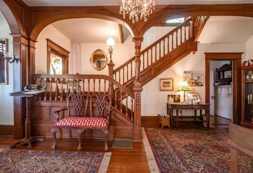 酒店 The Oaks Victorian Inn