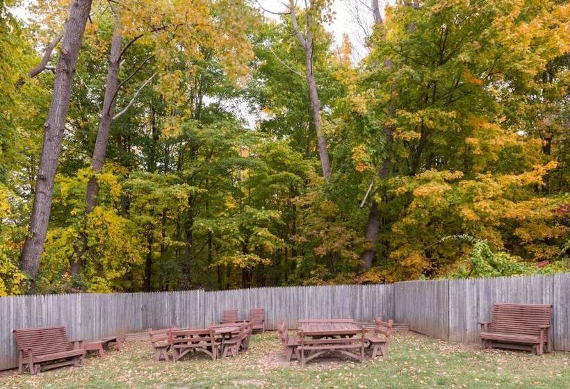 مُتل Days Inn By Wyndham Lenox Ma