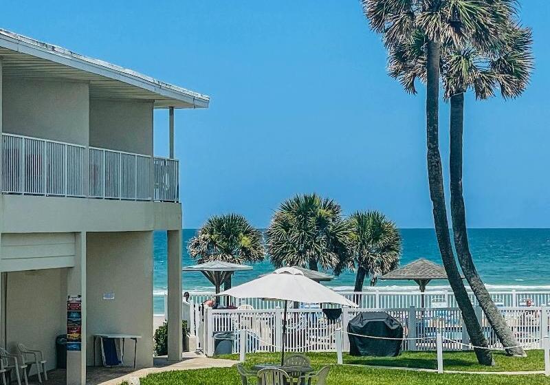 모텔 Ocean Court Beachfront