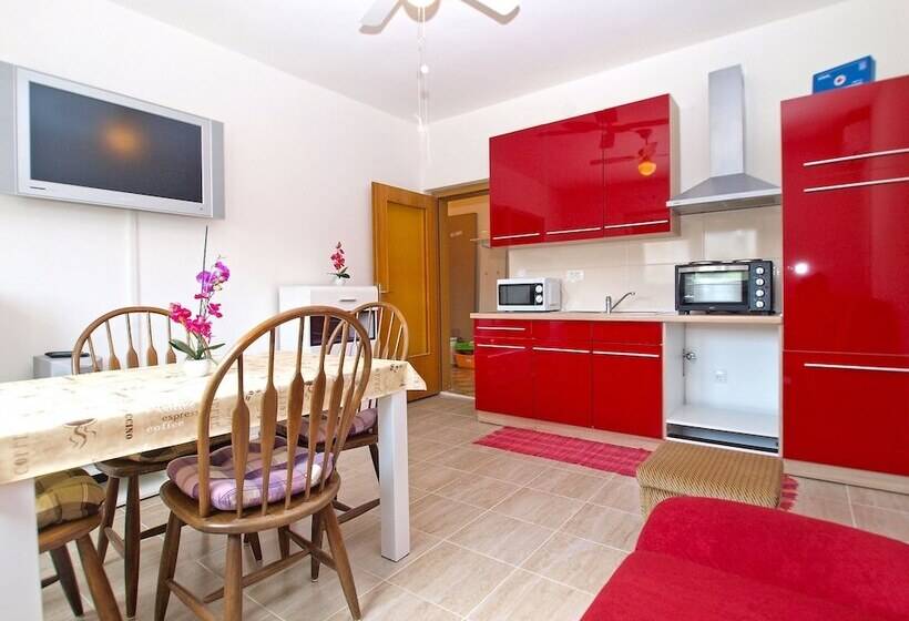 Apartment 1432