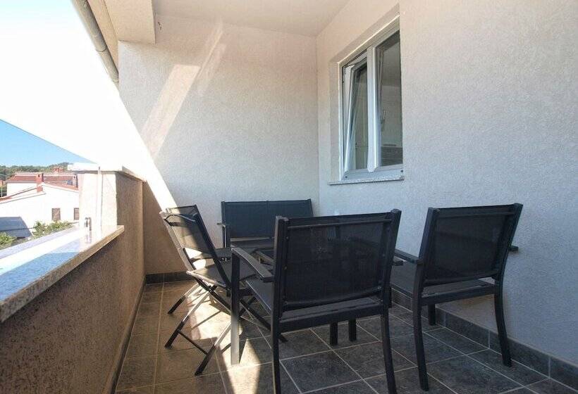 Apartment 1634