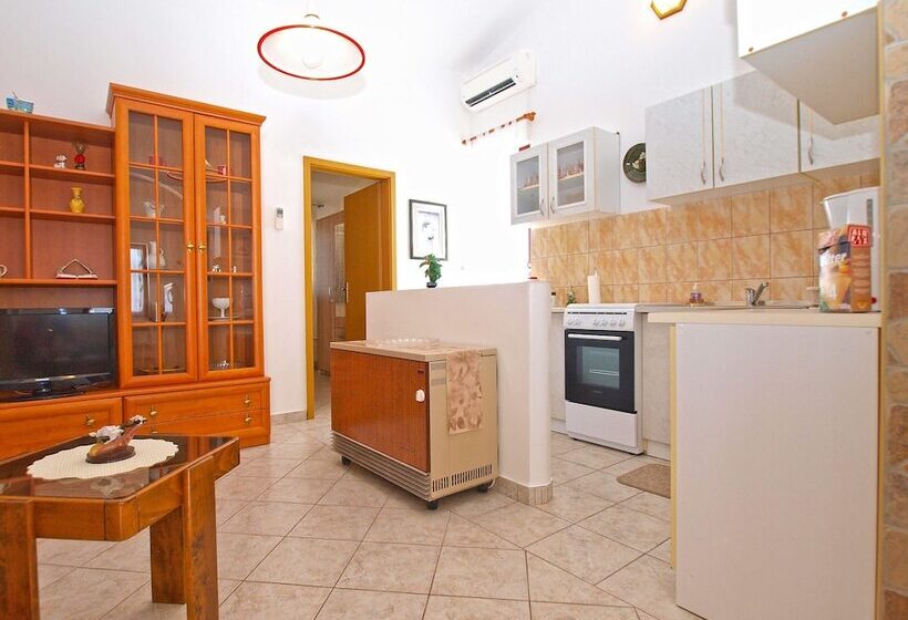 Apartment 893