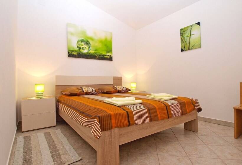 Apartment 893