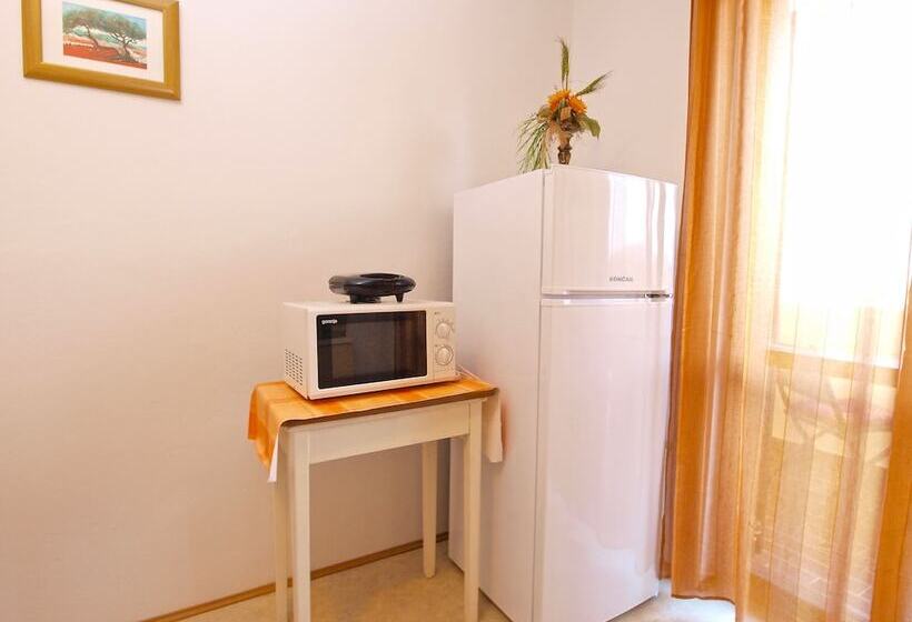 Apartment 946