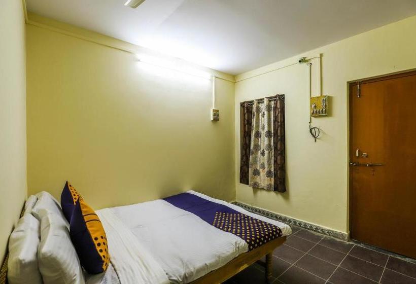 Отель Spot On 62662 Shree Varai Krupa Guest House