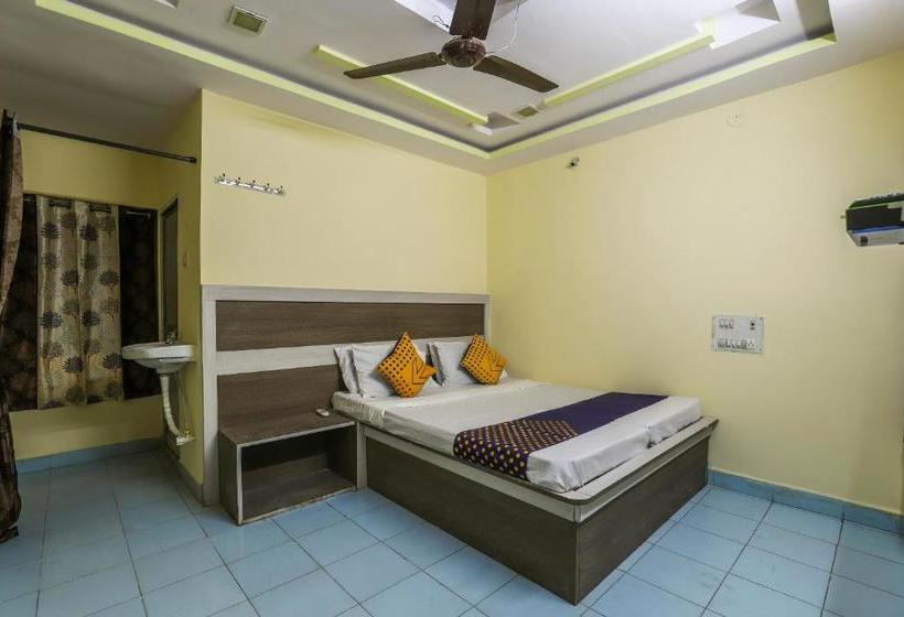 Отель Spot On 62662 Shree Varai Krupa Guest House
