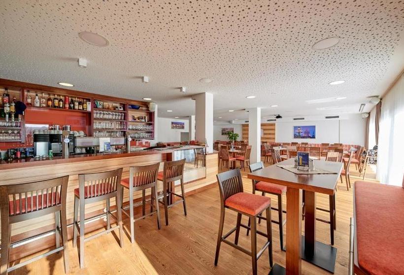 ホテル Gasthof Strasser