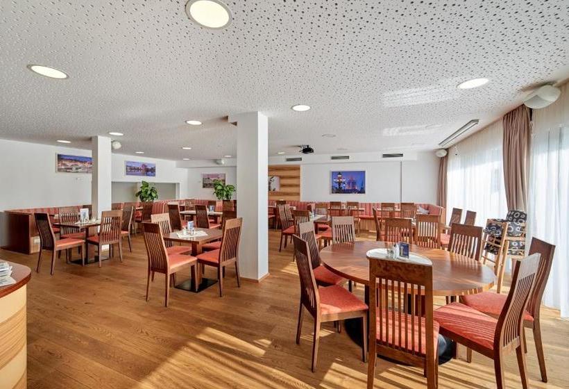 ホテル Gasthof Strasser