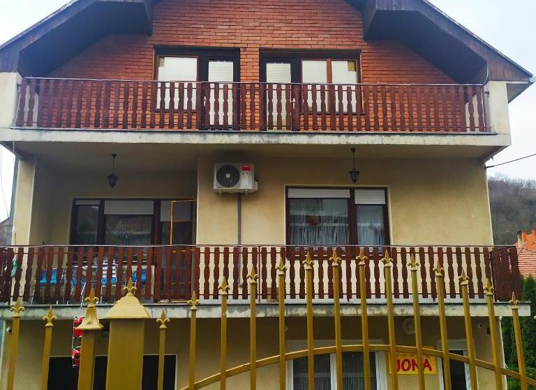 هاستل Apartment   Jona