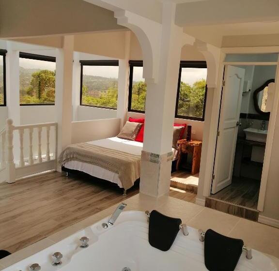펜션 Alicia Hostal Filandia