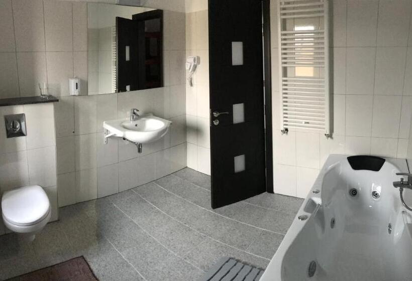 هتل Cabana Sura Getilor Arinis