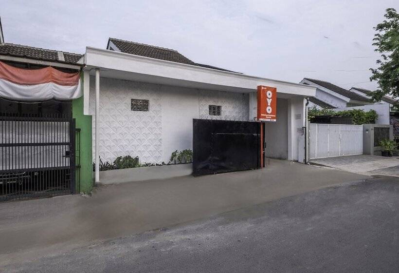 هتل Oyo 2391 Baladewa Residence Syariah