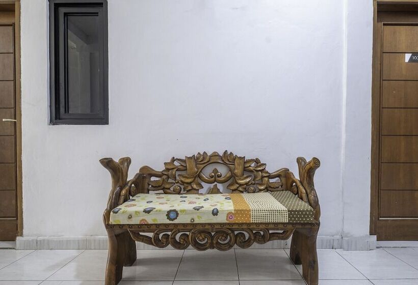 هتل Oyo 2391 Baladewa Residence Syariah