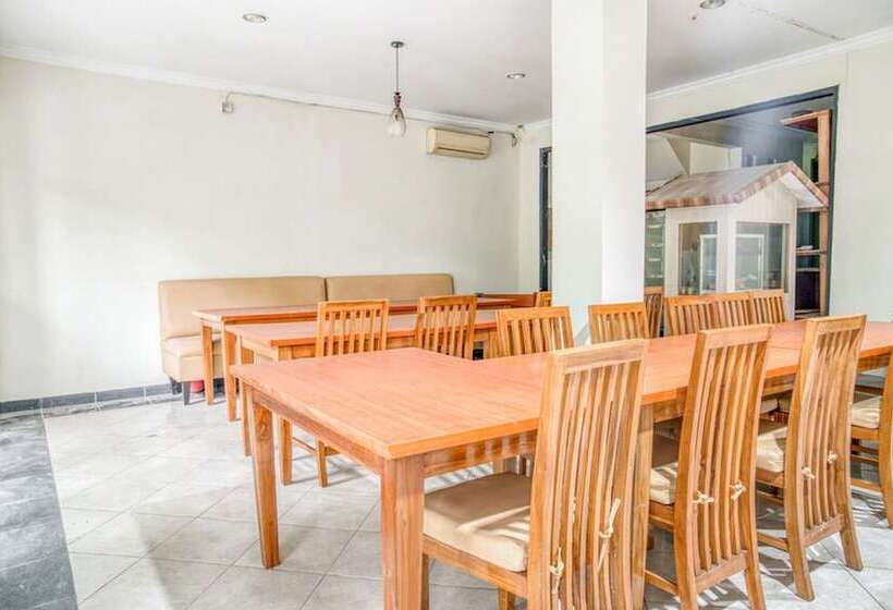 پانسیون Reddoorz Near Taman Mini Jakarta