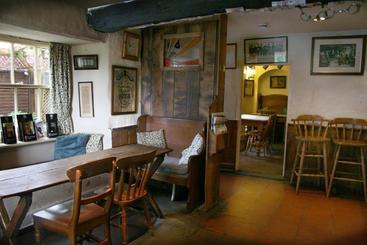 هاستل The Butterleigh Inn