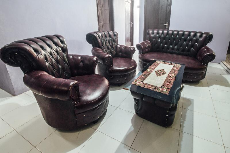 هتل Oyo 2165 Alyah Guest House Syariah