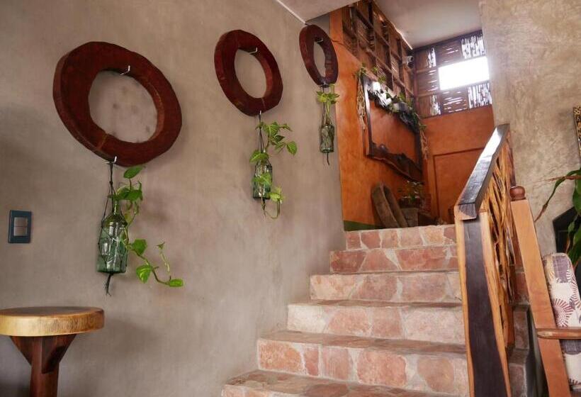 Madre Tierra Hotel & Coworking & Hostal