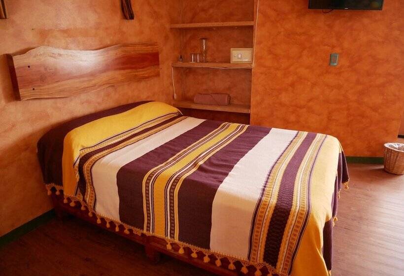 Madre Tierra Hotel & Coworking & Hostal