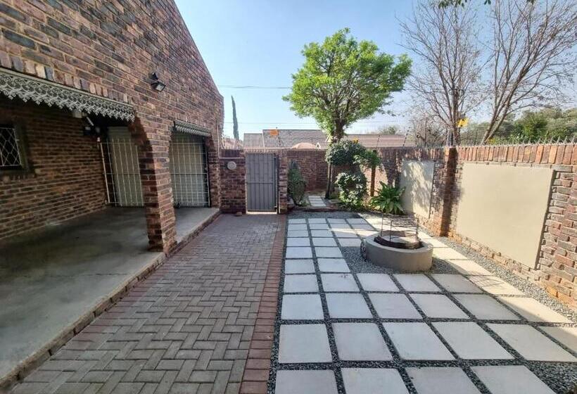 פנסיון The Retreat Guesthouse