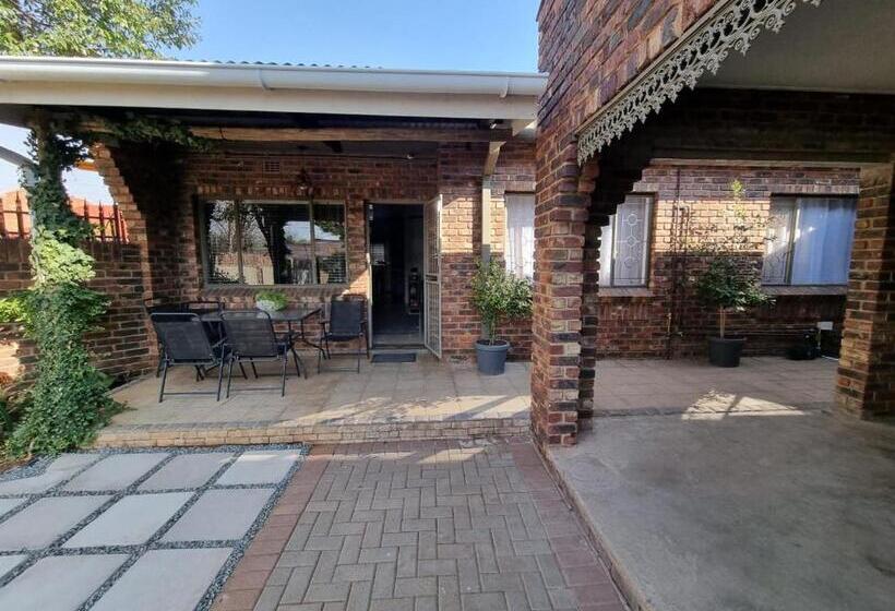 פנסיון The Retreat Guesthouse