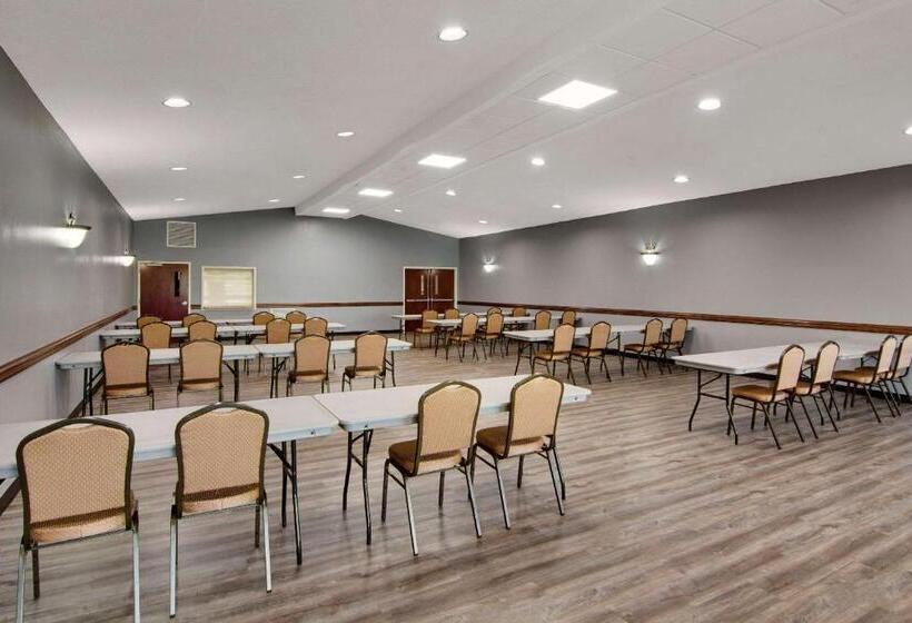 בית מלון כפרי Clarion Pointe On The Lake Clarksvillesouth Hill West