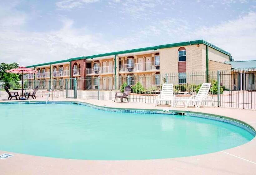 酒店 Days Inn By Wyndham Monett