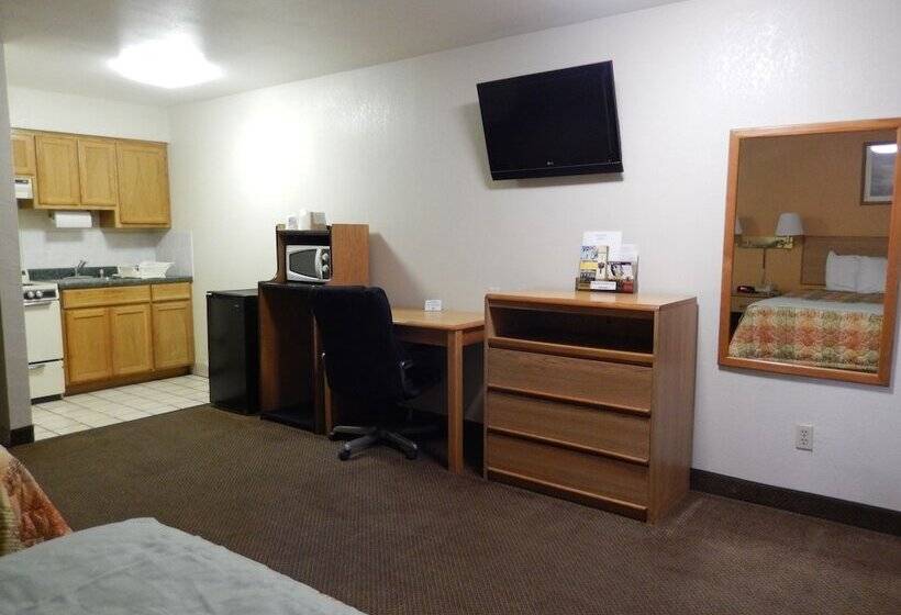 בית מלון כפרי Pearsall Executive Inn