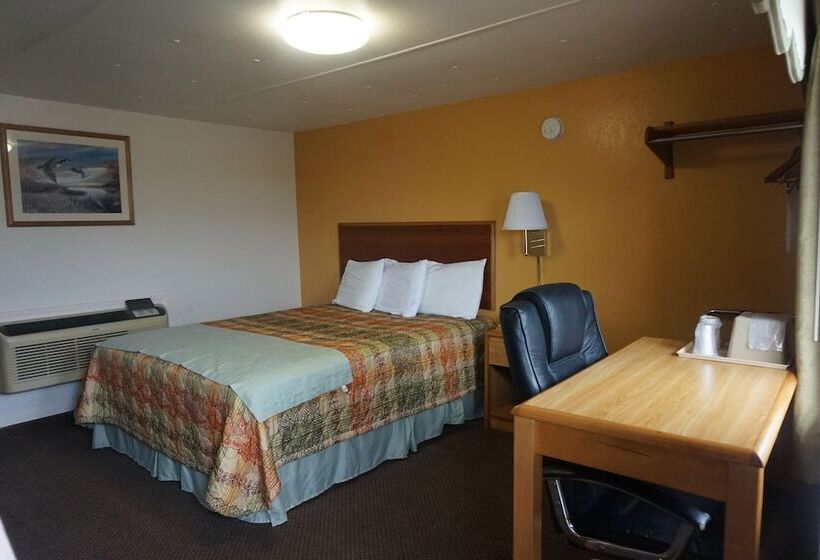 בית מלון כפרי Pearsall Executive Inn