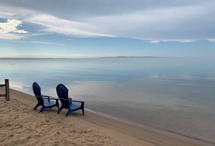 هتل Pointes North Beachfront Resort