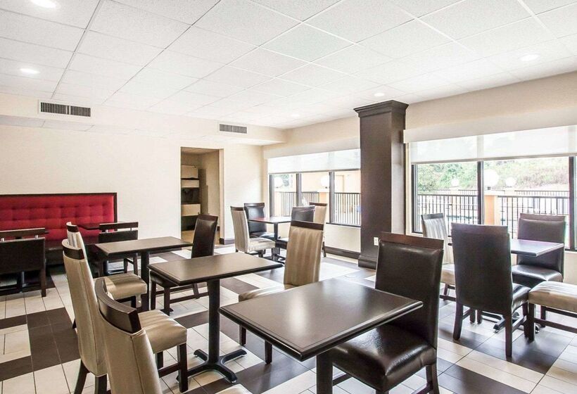 هتل Spark By Hilton Tuscaloosa University